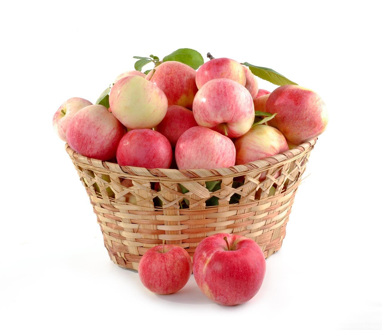 A variety of whole fruits commonly available in Pakistan