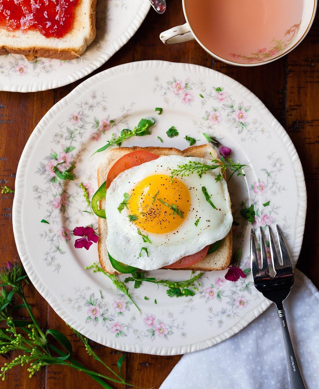 Pakistani diabetes-friendly breakfast with eggs, vegetables, yogurt and roti